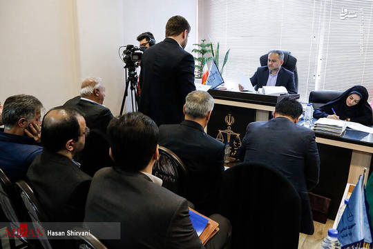 اولین جلسه رسیدگی به اتهامات حسین فریدون و مرتبطین وی در شعبه ۱۰۵۷ مجتمع قضایی کارکنان دولت برگزار شد.

