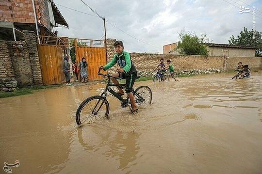 طوفان و بارش شدید باران در استان گلستان آغاز شده سبب قطعی گسترده برق در شهرها و روستاها و سیلابی شدن برخی مناطق و آبگرفتگی شدید معابر شهری و روستایی شده است.

