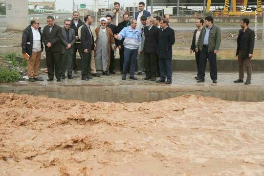 بازدید میدانی علی لاریجانی رییس مجلس از اقدامات انجام شده برای کنترل سیلاب در استان قم  انجام گرفت.

