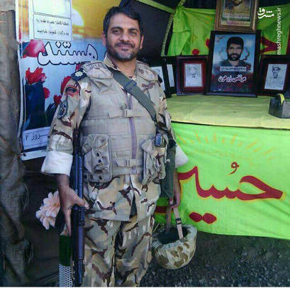 تصویر سرهنگ فداکار، محمد حقیقی که توسط مقام معظم رهبری مورد تقدیر قرار گرفت.
این سرهنگ ارتشی در روز ۲۸ اسفند ۹۷ در گردنه خوش ییلاق استان سمنان در برف و بوران برای کمک‌رسانی به مردم، جلوی کامیون زانو زد تا پیرمردها و پیرزن‌ها روی کمرش پا بگذارند و سوار کامیون شوند؛ انتشار این ویدئو بازتاب گسترده‌ای در شبکه‌های اجتماعی داشت. رهبر انقلاب از این اقدام قدردانی کردند