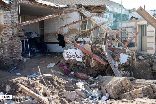 بیست و پنج روز بعد از وقوع سیل در لرستان، امدادرسانی در این استان ادامه دارد و آثار تخریب بالایی در این منطقه دیده می‌شود.