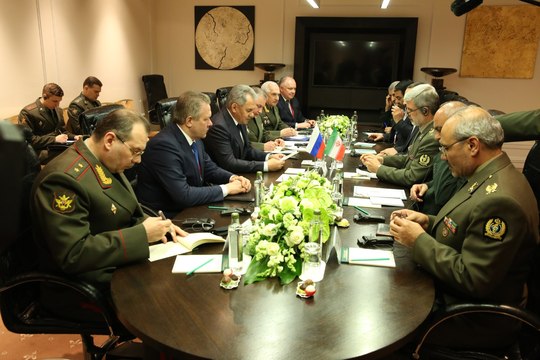  تاکید بر تداوم همکاری تهران و مسکو در مبارزه با تروریسم در دیدار وزیر دفاع کشورمان با وزیر دفاع روسیه