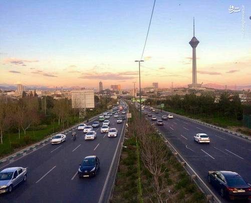  برج‌ میلاد و قله دماوند در یک قاب