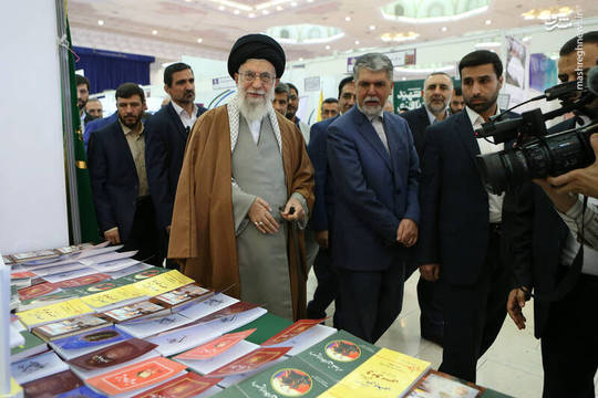 بازدید رهبر انقلاب از نمایشگاه کتاب تهران