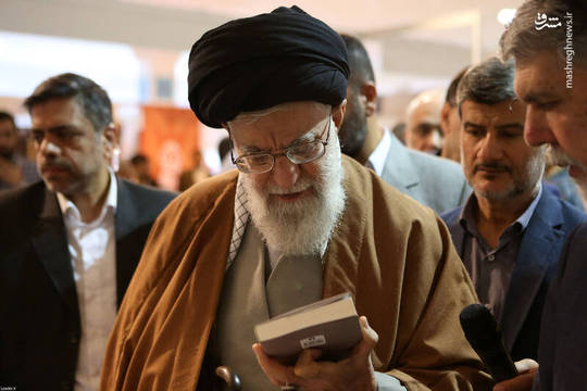 بازدید رهبر انقلاب از نمایشگاه کتاب تهران