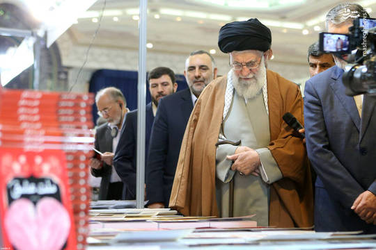 بازدید رهبر انقلاب از نمایشگاه کتاب تهران