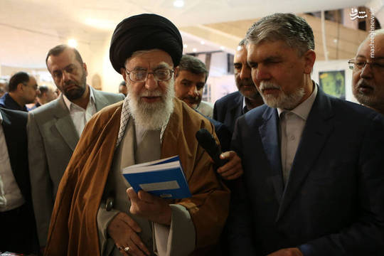بازدید رهبر انقلاب از نمایشگاه کتاب تهران