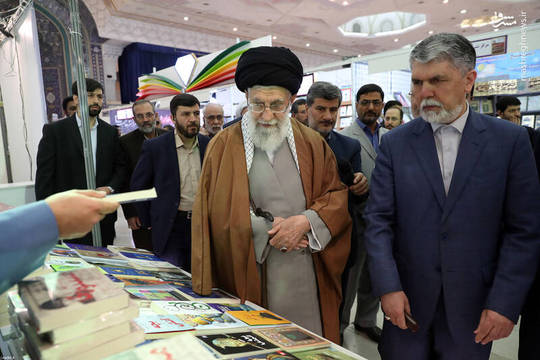بازدید رهبر انقلاب از نمایشگاه کتاب تهران