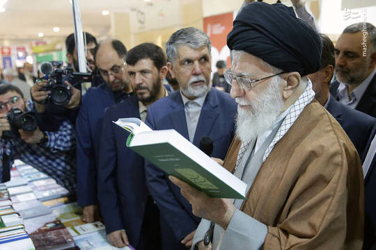 بازدید رهبر انقلاب از نمایشگاه کتاب تهران