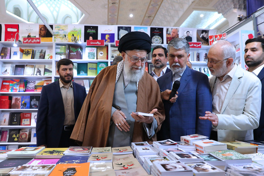 حضرت آیت‌الله خامنه‌ای رهبر معظم انقلاب اسلامی از سی و‌ دومین نمایشگاه بین‌المللی کتاب تهران در مصلای امام خمینی رحمه‌الله بازدید کردند.
