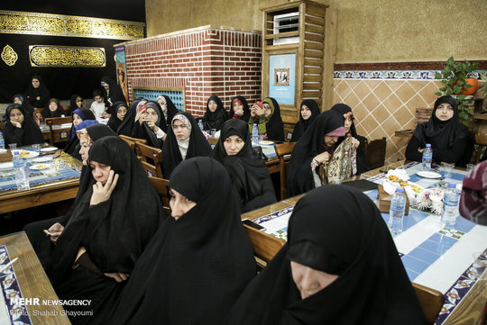 1تجلیل از مادران و همسران شهدای مدافع حرم حزب الله لبنان