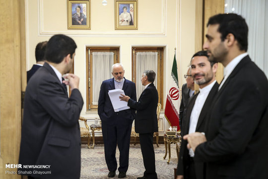 نظام الدین شمس الدین زاده زاهدی سفیر جدید جمهوری تاجیکستان، با محمد جواد ظریف وزیر امور خارجه کشورمان دیدار و رونوشت استوارنامه خود را تسلیم وی کرد.
