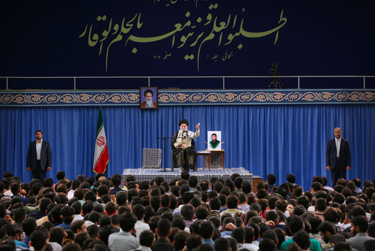 دیدار جمعی از دانشجویان با رهبر انقلاب