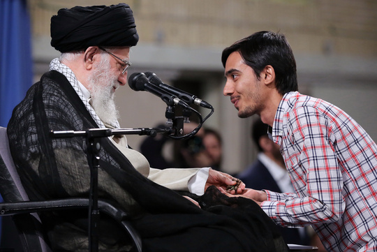 دیدار جمعی از دانشجویان با رهبر انقلاب