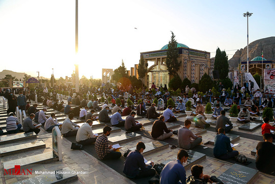 ترتیل خوانی قرآن کریم در گلزار شهدای کرمان
