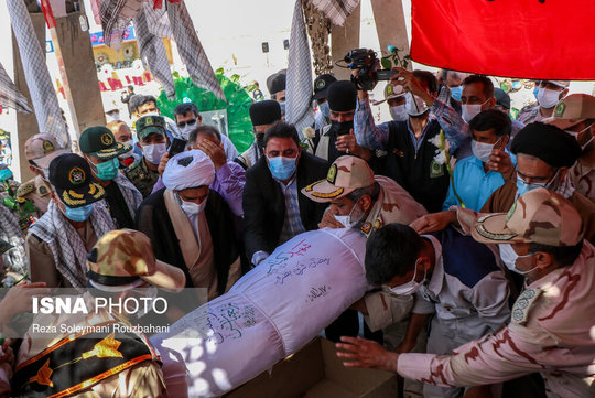 تشییع پیکر شهید گمنام ۱۷ ساله در ستاد مرزبانی خوزستان در ۱۶ اردیبهشت ماه