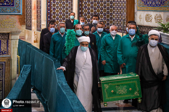 آیین تعویض «پوش فوق» ضریح مطهر رضوی به مناسبت فرا رسیدن سالروز میلاد حضرت معصومه (س)