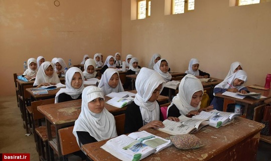 دختران افغان در مدرسه محلی مزارشریف-افغانستان
