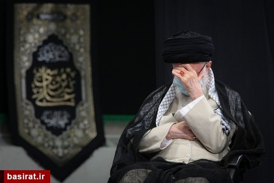 مراسم عزاداری سالروز شهادت حضرت امام علی‌بن‌موسی‌الرضا (علیه‌السلام) در حسینیه‌ی امام خمینی(ره) با حضور رهبر انقلاب اسلامی