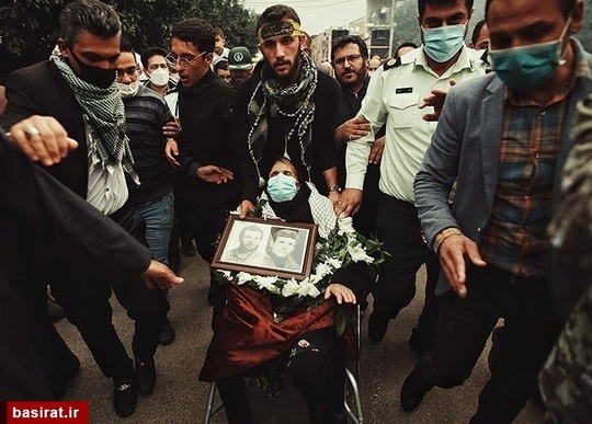 پایان ۳۸ سال چشم انتظاری (مادر شهید تازه احراز هویت شده در شهر دلند در استان گلستان، از زادگاهش در سمنان راهی گلستان شد و پس از ۳۸ سال انتظار مزار فرزندش را در آغوش گرفت)

