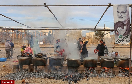 تهیه و توزیع ۱۲ هزار پرس غذا بین نیازمندان در دومین سالگرد شهادت سردار شهید سلیمانی-بجنورد