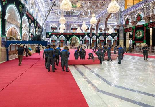 پهن شدن موکت قرمز در حرم امام حسین(ع)