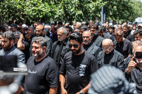حضور رئیس جمهور منتخب در جمع عزاداران ظهر عاشورا