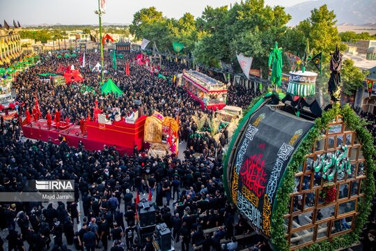 عزاداری و نخل‌برداری عاشورا در حسینیه باغ بهار مهریز یزد