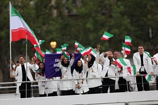 تجمع شماری از دانشجویان مقابل دفتر سازمان ملل در مشهد