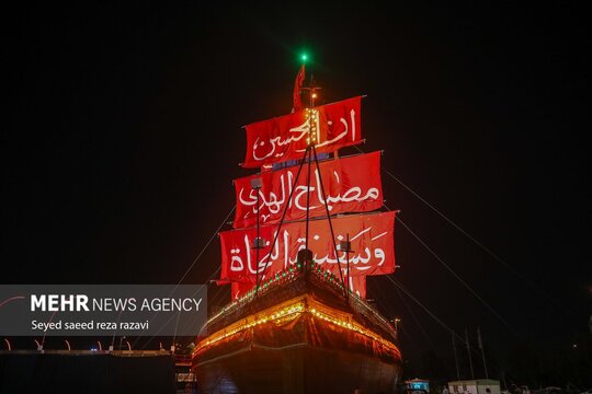 کشتی «سفینة النجاة» در میدان آزادی
