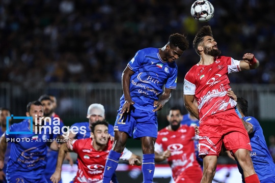 دیدار تیم های فوتبال استقلال و پرسپولیس؛ شهرآورد صدو چهارم از هفته ششم لیگ برتر فوتبال باشگاه های کشور، عصر چهارشنبه در ورزشگاه امام خمینی اراک برگزار و با برتری یک برصفر پرسپولیس به پایان رسید.