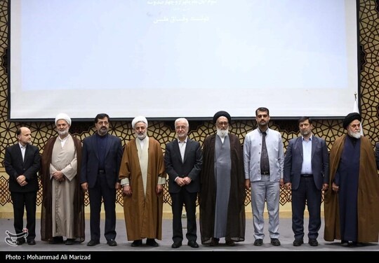 مراسم تکریم و معارفه استاندار قم با حضور اسکندر مومنی وزیر کشور و مسؤلان استانی امروز در سالن همایش‌های مدرسه علمیه امام کاظم علیه السلام قم برگزار شد و اکبر بهنام‌جو به عنوان استاندار جدید معرفی شد.