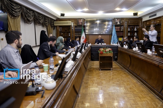 نشست هم اندیشی نمایندگان اندیشکده‌ها با «احمد میدری» وزیر تعاون، کار و رفاه اجتماعی عصر شنبه درباره عدالت، در ساختمان وزارت کار برگزار شد