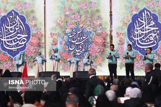 همزمان با فرارسیدن نیمه شعبان، سالروز ولادت باسعادت حضرت مهدی(عج)، کاروان پیاده‌روی شادی از میدان احمدآباد به سمت میدان تاریخی امام علی(ع) اصفهان به راه افتاد.