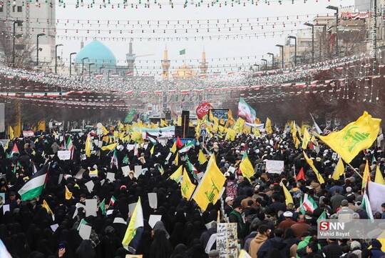 همزمان با برگزاری مراسم تشییع پیکر شهدای مقاومت در بیروت، مردم مشهد در جوار حرم رضوی(ع)، اجتماع عظیمی برگزار کردند.