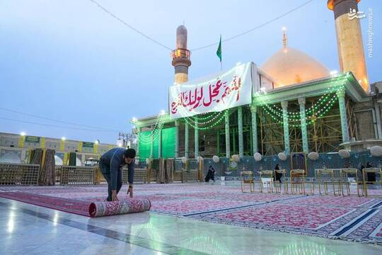 به مناسبت فرا رسیدن ماه مبارک رمضان حرمین سامرا توسط خادمان غبارروبی شد.

