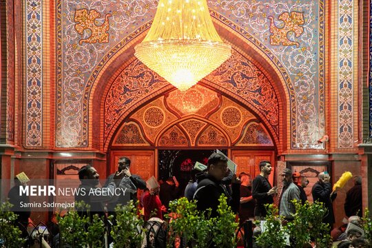 اولین شب از مراسم احیای شب قدر در امام زاده صالح (علیه‌السلام) تهران برگزار شد.
