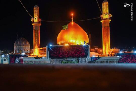 به مناسبت فرا رسیدن ایام شهادت مولای متقیان امیرالمومنین حضرت علی علیه‌السلام خادمان آستان مقدس حرمین امامین عسکرین کتیبه‌های عزا را در این مکان نورانی نصب کردند.