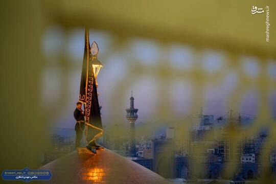 به مناسبت فرا رسیدن ایام شهادت مولای متقیان امیرالمومنین علی علیه‌السلام پرچم گنبد نورانی رضوی سیاهپوش شد.