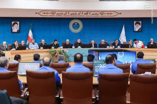 نشست سراسری استانداران کشور، صبح پنجشنبه ۷ فروردین با حضور مسعود پزشکیان، رئیس جمهور و دیگر مسئولان کشوری در سالن پیامبر اعظم (ص) وزارت کشور برگزار شد.
