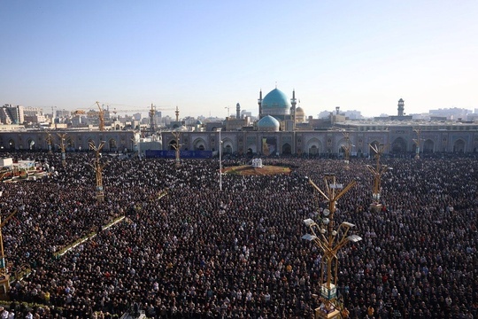 امروز ۱۱ فروردین ماه ۱۴۰۴ نماز باشکوه عید فطر به امامت آیت‌الله علم الهدی با حضور پرشور مردم در حرم مطهر رضوی اقامه شد.