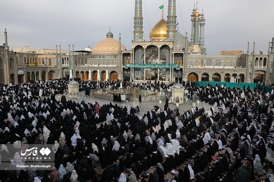 هم‌زمان با سراسر کشور نماز عید سعید فطر به امامت آیت‌الله سید محمد سعیدی، امام‌جمعه قم در آستان مقدس کریمه اهل‌بیت(س) اقامه شد.
