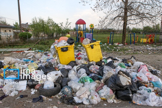 ردپای مسافران در طبیعت گیلان به شکل زباله‌های پراکنده باقی مانده است