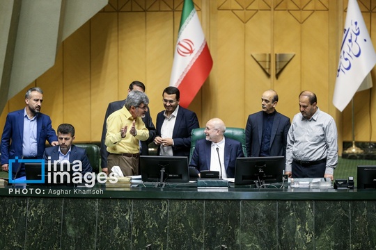 جلسه علنی مجلس شورای اسلامی، صبح یکشنبه (۱۷ فروردین ۱۴۰۴) به ریاست «محمدباقر قالیباف» برگزار شد.