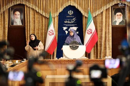 اولین نشست خبری سخنگوی دولت در سال ۱۴۰۴