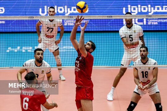 دیدار دوم فینال لیگ برتر والیبال بین تیم های «فولاد سیرجان» و «شهداب یزد»، عصر سه شنبه (۱۹فروردین ۱۴۰۴) در سالن فدراسیون والیبال برگزار و با برتری ۳ بر ۲ «فولاد سیرجان» به پایان رسید.