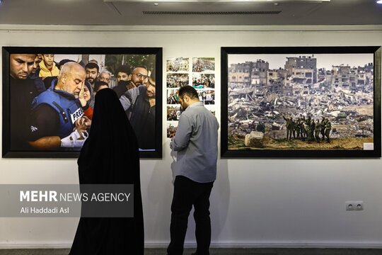 نمایشگاه عکس «با طوفان الاقصی از آغاز تا پیروزی نهایی» به بهانه ۱۵ ماه مقاومت و هفته هنر انقلاب اسلامی بعد از ظهر روز سه شنبه ۱۹ فروردین ماه در خانه عکاسان ایران حوزه هنری انقلاب اسلامی افتتاح شد.