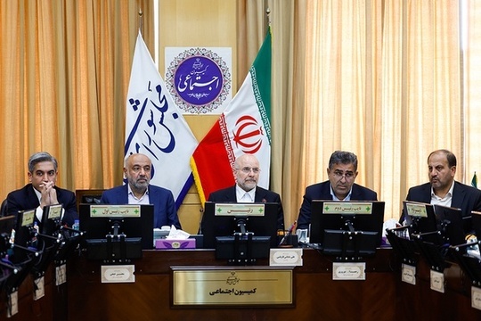 جلسه کمیسیون اجتماعی مجلس یکشنبه ۲۴ فروردین با حضور محمدباقر قالیباف رئیس مجلس شورای اسلامی و احمد میدری وزیر تعاون کار و رفاه اجتماعی و در محل این کمیسیون برگزار شد.