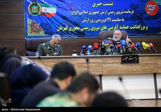 نشست خبری امیر سرتیپ کیومرث حیدری، فرمانده نیروی زمینی ارتش جمهوری اسلامی ایران، صبح امروز یکشنبه ۲۴ فروردین با حضور اصحاب رسانه در محل ستاد فرماندهی این نیرو برگزار شد.