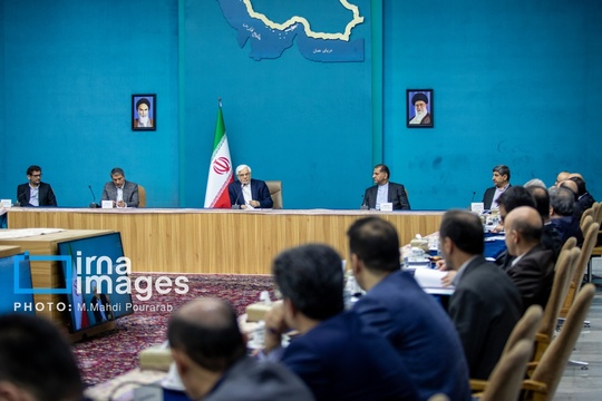 جلسه مدیران حوزه وزارتی، صبح دوشنبه (۱ اردیبهشت ۱۴۰۴) با حضور «محمدرضا عارف» معاون اول رئیس جمهور در نهاد ریاست جمهوری برگزار شد.